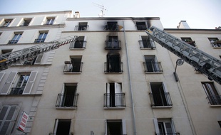 La façade de l'immeuble incendié, rue Myrha, à Paris (18e).