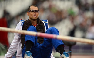 Le perchiste Romain Mesnil aux JO de Londres, le 8 août 2012.