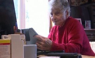 Gertrude Fatton chez elle, à La Locle, le 27 mars 2020.