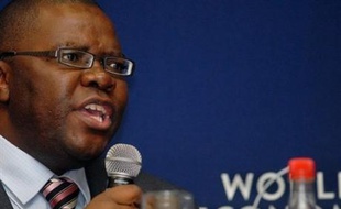 L'adjoint de M. Tsvangirai, Tendai Biti, a été inculpé jeudi par un tribunal d'Harare et risque la peine de mort. Selon l'acte d'inculpation, le numéro 2 du MDC est accusé de "subversion", "complot" pour truquer le résultat des élections générales du 29 mars, "publication de fausses nouvelles" et "insultes au président".