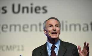 Le président du groupe Jean-Dominique Sénard livre un discours à l'ouverture du "Action Day" de la COP21 au Bourget, le 5 décembre 2015