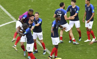 La joie des Français après avoir battu l'Argentine en 8e de finale de Coupe du monde, le 30 juin 2018 à Kazan.