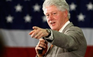 Le sénateur démocrate Barack Obama, engagé dans un quitte ou double dans la primaire présidentielle de Caroline du Sud samedi, a durci le ton mercredi contre les "inexactitudes" prononcées selon lui par l'ex-président Bill Clinton, qui laisse libre cours à son exaspération.