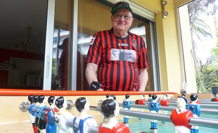 Le Cagnois Gilbert Curetti, 83 ans, participe ce week-end au mondial de baby-foot.