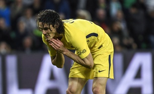 Rude soirée pour Edinson Cavani, vendredi au stade Geoffroy-Guichard.