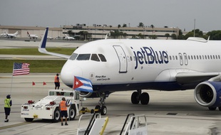 La compagnie américaine JetBlue a lancé mercredi depuis la Floride le premier vol commercial régulier entre les Etats-Unis et Cuba depuis plus de 50 ans