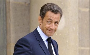 La "cérémonie nationale d'hommage" aux dix soldats tués en Afghanistan a commencé jeudi en fin de matinée aux Invalides, en présence du président Nicolas Sarkozy, de la quasi-totalité du gouvernement et des familles de victimes, a constaté une journaliste de l'AFP.Evènement