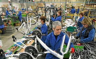 L'usine emploie 175 salariés.