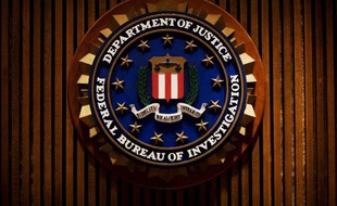 L'emblème de l'agence fédérale américaine (FBI) le 3 août 2007 dans l'immeuble J. Edgar Hoover du FBI à Washington, DC.