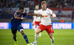 Thiago Mendes, ici à la lutte avec Timo Werner lors de la victoire lyonnaise à Leipzig (0-2).
