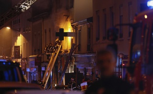 Une explosion, survenue dans une boulangerie route de Vienne à Lyon, a provoqué un incendie dans un immeuble et fait deux morts, le 9 février 2019.