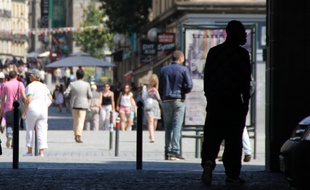 Les arcades de République, à Rennes, où de nombreux jeunes traînent, vivant de petits deals de drogue.