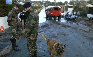 Des militaires français à l'Aiguillon-sur-mer le 1er mars 2010.