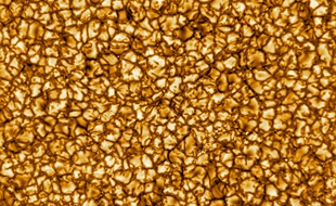 La photo de la surface solaire prise par le téléscope Daniel K. Inouye à Hawaï.