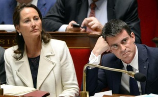 La ministre de l'Ecologie, Ségolène Royal, et le Premier ministre Manuel Valls à l'Assemblée nationale à Paris, le 16 décembre 2014
