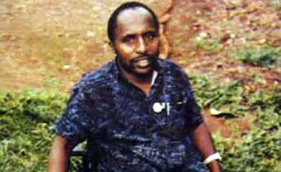 Photo de Pascal Simbikangwa illustrant sa fiche Interpol.