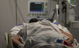 Les malades graves du coronavirus, sont placés dans un coma artificiel sous assistance respiratoire (Illustration)