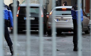 Un gitan converti à l'islam et son ex-compagne ont été interpellés mardi dans la région de Toulouse et placés en garde à vue par les policiers qui enquêtent sur les complicités dont aurait pu bénéficier Mohamed Merah, le tueur au scooter, a-t-on appris de sources proches des investigations.