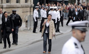 Cécile Duflot, ministre de l'Egalité des territoires et du Logement, a accusé mardi Jean-François Copé, secrétaire général de l'UMP, d'avoir menti en assurant qu'arrivée à l'Elysée en métro, elle en était repartie en voiture avec chauffeur.