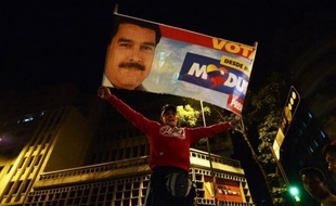 L'opposition Vénézuelienne a mis lundi la pression en vue d'obtenir un nouveau comptage après l'élection du successeur d'Hugo Chavez, appelant à manifester contre la proclamation de la victoire de Nicolas Maduro, dont l'équipe a dénoncé une volonté de "putsch" déguisée.
