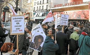 En avril 2010, des associations manifestent devant une société
de production audiovisuelle après des propos racistes tenus
par Eric Zemmour dans « Salut les terriens » sur Canal +.