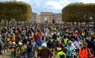 Près de 1.500 cyclistes se sont réunis à Montpellier, samedi, au Peyrou.