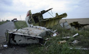 Des débris éparpillés de l'avion le 17 juillet 2014 près de Shaktarsk en Ukraine