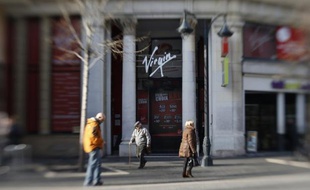 Cinq offres ont été déposées auprès du tribunal de Commerce de Paris pour la reprise des magasins de distribution de produits culturels Virgin Megastore, a-t-on appris lundi auprès de la direction, les syndicats évoquant seulement trois offres préservant des emplois.