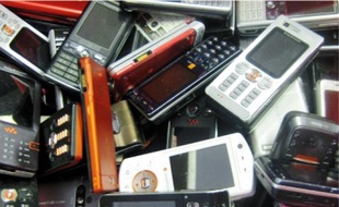 Les portables se revendent 2 euros pour un vieux Nokia et 260 euros pour un iPhone 3GS.