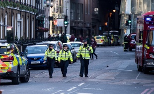 Des policiers à Borough Market, Londres, le 4 juin 2017.