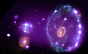 La galaxie de la Roue du Chariot, immortalisée et illustrée par le télescope Chandra et dévoilé par la Nasa jeudi 3 septembre