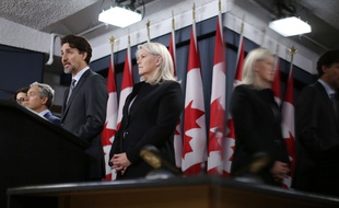 Justin Trudeau annonce l'envoi d'enquêteurs canadiens en Iran lors d'une conférence de presse à Ottawa, le 11 janvier 2019.