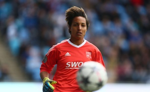 Sarah Bouhaddi, ici lors de la demi-finale aller de Ligue des champions entre Manchester City et l'OL (0-0), en avril dernier en Angleterre.