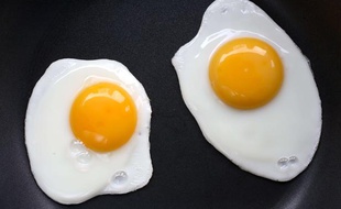 Des oeufs au plat.