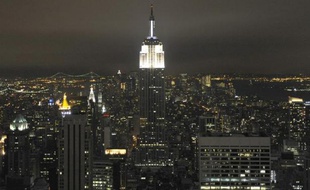 Le propriétaire de l'Empire State Building, le mythique gratte-ciel new-yorkais, va faire son entrée en Bourse mercredi, une opération qui va lui permettre de lever un peu plus de 900 millions de dollars.