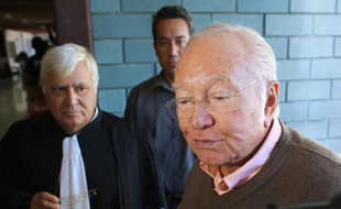 Le président de la Polynésie française Gaston Flosse, à son arrivée au tribunal de Papeete, le 3 juin 2014
