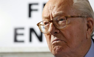 L'ex-président du Front national, Jean-Marie Le Pen, lors d'une conférence de presse à Saint-Cloud, près de Paris, le 20 novembre 2015