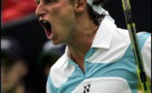Solide comme un roc, David Nalbandian a permis à l'Argentine de rester en course pour une première victoire en Coupe Davis, en ramenant les siens à une victoire partout face à la Russie en finale vendredi à Moscou.