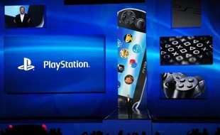 Après Nintendo et avant Microsoft, le groupe japonais Sony lève le voile mercredi sur la nouvelle génération de sa console de jeux de salon, la PlayStation, bravant un environnement moins favorable ces dernières années à ce type d'appareil.