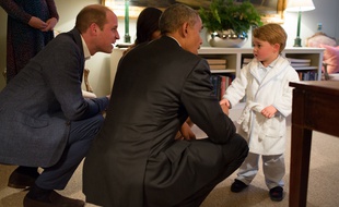 Le prince George rencontre Barack Obama, le 22 avril 2016, au Palais de Kensington.