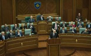 Le nouveau Premier ministre Isa Mustafa à Pristina le 9 décembre 2014