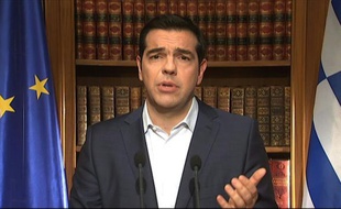 Le premier ministre grec Alexis Tsipras s'adresse à la nation, le 1er juillet 2015 à Athènes