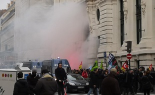 Des dizaines de personnes ont manifesté devant le siège du gestionnaire d'actifs BlackRock