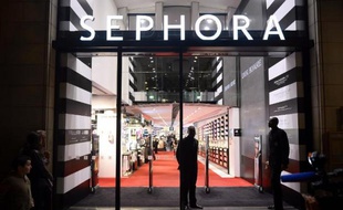 Les salariés de Sephora (groupe LVMH) qui réclamaient de pouvoir travailler après 21H00 sur les Champs-Elysées, ont été à nouveau déboutés lundi, a-t-on appris auprès de l'entreprise.