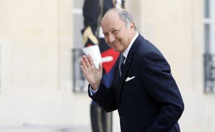 Le chef de la diplomatie française Laurent Fabius a annoncé jeudi son intention de booster l'action économique des ambassades françaises dans le monde, regrettant que la mobilisation en faveur des petites et moyennes entreprises ne soit pas plus poussée.