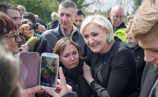La candidate du Front national Marine Le Pen, le 26 avril 2017 à Amiens