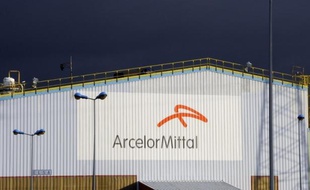 Le projet industriel d'ArcelorMittal pour la France comporte des "risques", relève un rapport d'experts présenté jeudi aux représentants des salariés, qui se sont appuyés sur ces conclusions pour demander l'intervention du gouvernement.