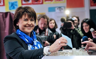 La première secrétaire du Parti socialiste a voté dimanche en fin de matinée dans une école de Lille pour le deuxième tour de l'élection présidentielle, sereine et confiante, mais appelant à rester "concentrés" jusqu'à l'issue du vote.