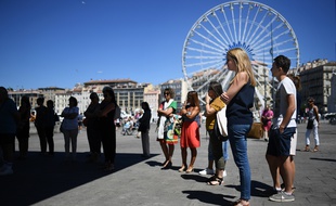 La grande roue de Marseille, en arrière plan.