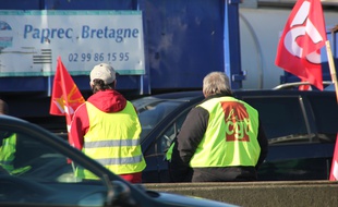 Illustration.Des routiers manifestent sur la rocade de Rennes le 19 janvier 2015.